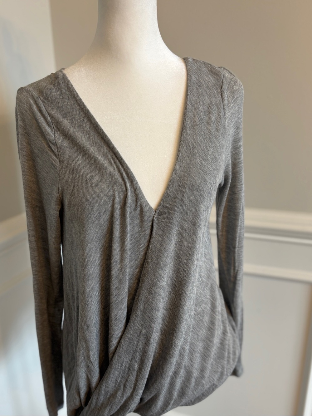 everleigh Gray Twist-Front Long-Sleeve Top